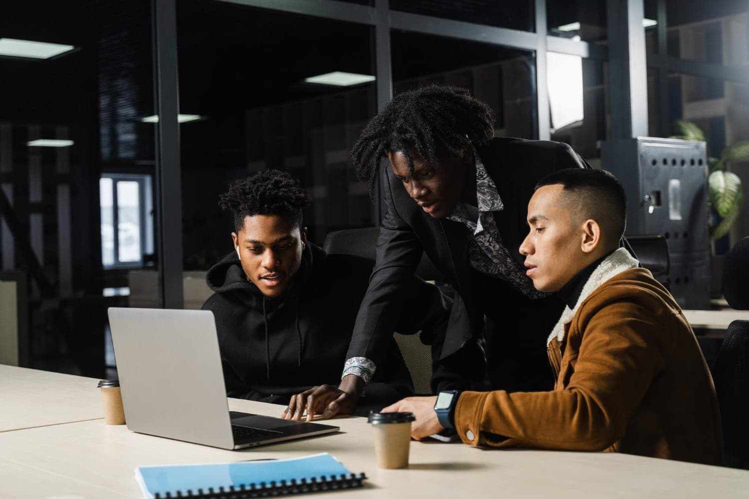 L'équipe d'experts de l'agence digitale JEaLiFe au Gabon