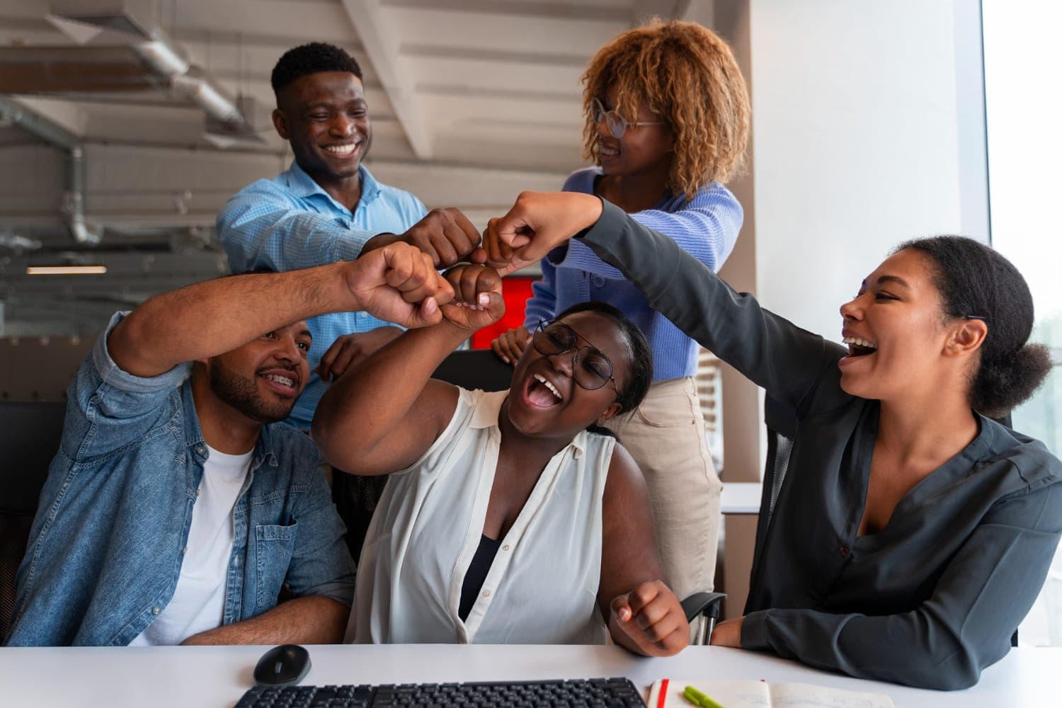 L'équipe JEaLiFe Agency au travail